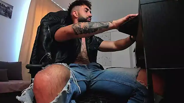 liamaesthetic online show from May 29, 8:01 am