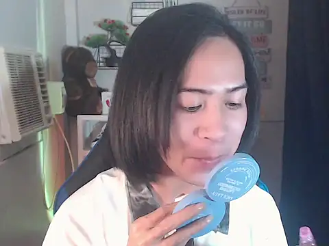 Snapshot of Lemonadexxx chatting on December 3, 12:18 am Lemonadexxx online show from December 3, 12:18 am