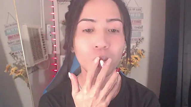 Snapshot of Lemonadexxx chatting on December 17, 5:02 am Lemonadexxx online show from December 17, 5:02 am