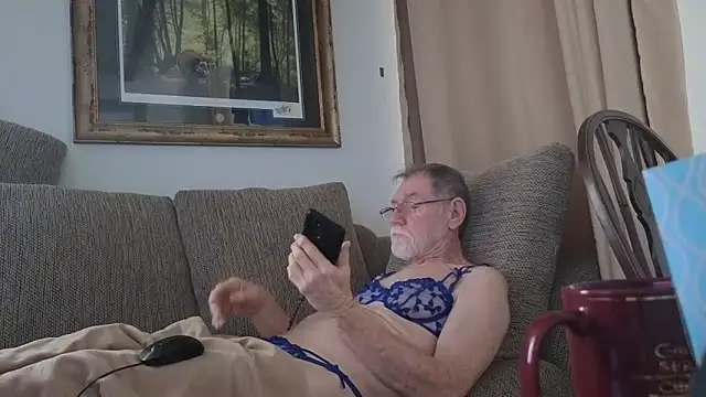 Snapshot of CDforU chatting on February 6, 6:11 pm CDforU online show from February 6, 6:11 pm