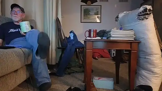 Snapshot of CDforU chatting on February 10, 4:38 am CDforU online show from February 10, 4:38 am