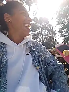 Snapshot of Goldenlace chatting on February 20, 11:42 am Goldenlace online show from February 20, 11:42 am