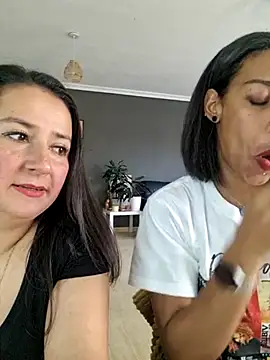 Snapshot of Goldenlace chatting on March 18, 11:30 am Goldenlace online show from March 18, 11:30 am