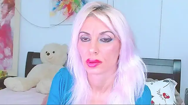 Snapshot of HoneyLara chatting on October 20, 7:03 pm HoneyLara online show from October 20, 7:03 pm