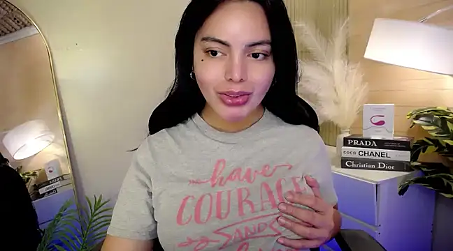 Snapshot of HotstuffCherrySummer chatting on December 31, 8:15 am HotstuffCherrySummer online show from December 31, 8:15 am