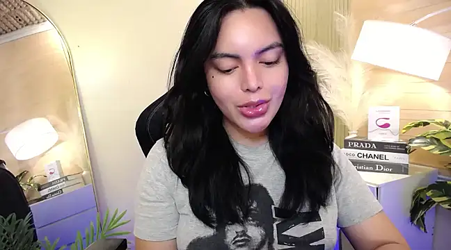 Snapshot of HotstuffCherrySummer chatting on January 8, 9:10 am HotstuffCherrySummer online show from January 8, 9:10 am