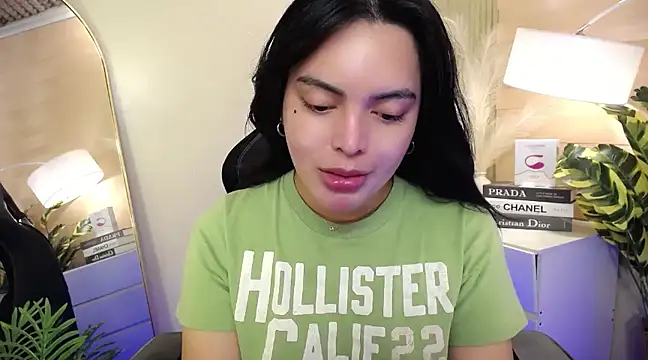 Snapshot of HotstuffCherrySummer chatting on January 12, 10:34 am HotstuffCherrySummer online show from January 12, 10:34 am