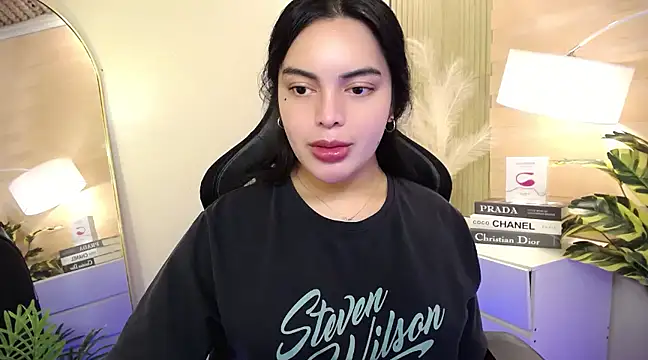 Snapshot of HotstuffCherrySummer chatting on January 13, 6:16 am HotstuffCherrySummer online show from January 13, 6:16 am