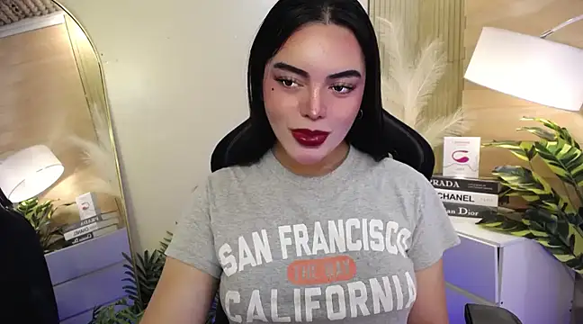 Snapshot of HotstuffCherrySummer chatting on February 1, 5:07 am HotstuffCherrySummer online show from February 1, 5:07 am