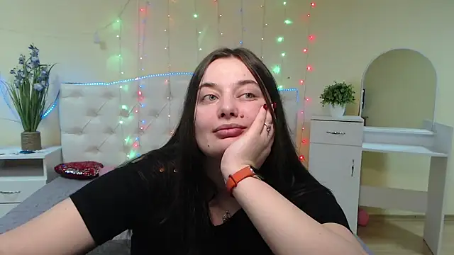 Snapshot of MilanaPrice chatting on January 27, 12:43 am MilanaPrice online show from January 27, 12:43 am