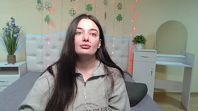 Snapshot of MilanaPrice chatting on March 20, 12:43 pm MilanaPrice online show from March 20, 12:43 pm