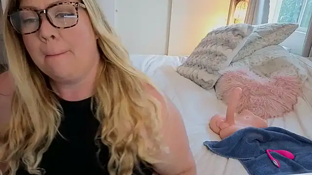 JESS LOVES online show from November 10, 7:02 pm