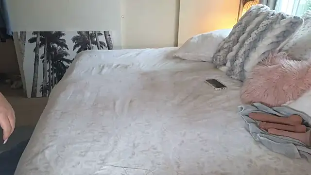 JESS LOVES online show from May 29, 6:39 pm