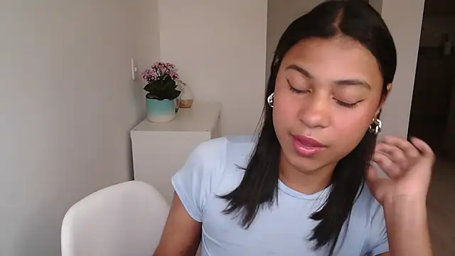 dark enchantress  online show from December 8, 10:25 pm