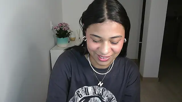 dark enchantress  online show from December 12, 1:43 am