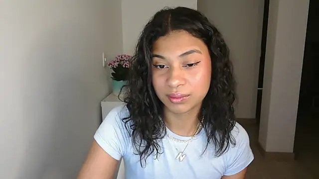 dark enchantress  online show from December 13, 12:31 am