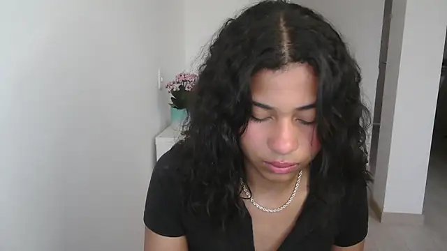 dark enchantress  online show from December 21, 10:30 pm