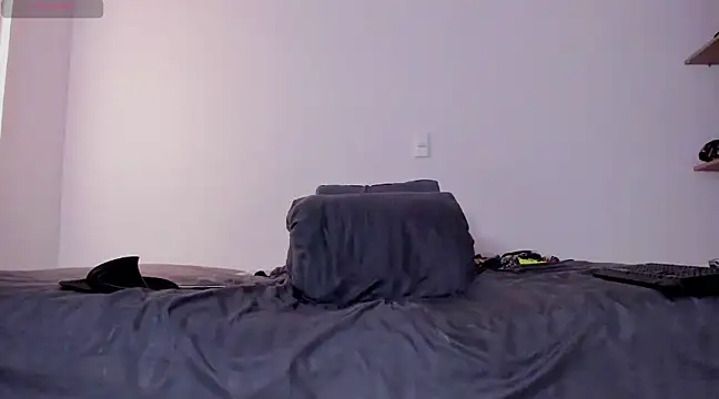 Snapshot of Cloudy_pigDude chatting on March 7, 3:18 pm Cloudy pigDude online show from March 7, 3:18 pm