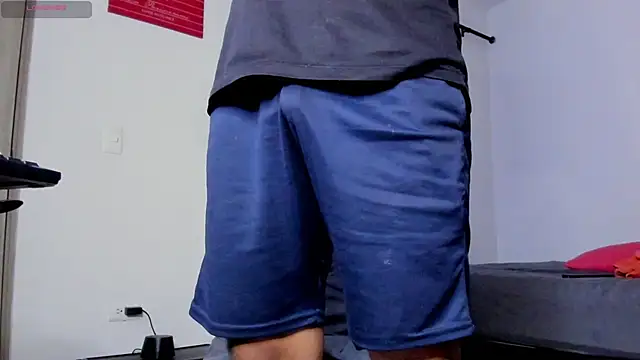 Snapshot of Cloudy_pigDude chatting on March 13, 6:05 am Cloudy pigDude online show from March 13, 6:05 am