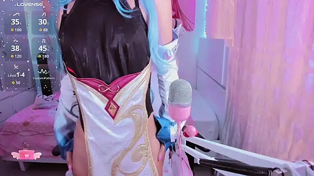 Snapshot of mia_kawaii05 chatting on November 10, 9:36 pm mia kawaii05 online show from November 10, 9:36 pm