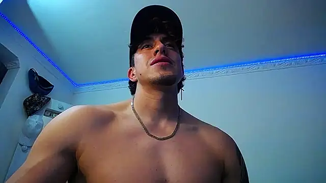 Snapshot of strongboy_ chatting on January 24, 1:35 am strongboy online show from January 24, 1:35 am