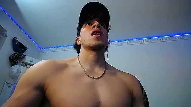 Snapshot of strongboy_ chatting on January 24, 11:56 pm strongboy online show from January 24, 11:56 pm