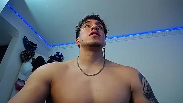 Snapshot of strongboy_ chatting on October 6, 7:00 pm strongboy online show from October 6, 7:00 pm