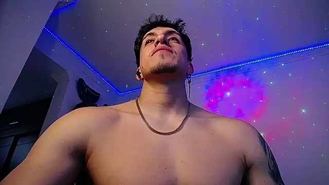 Snapshot of strongboy_ chatting on November 4, 7:24 pm strongboy online show from November 4, 7:24 pm