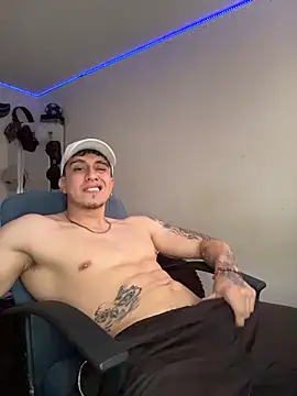 strongboy  online show from May 11, 7:11 pm