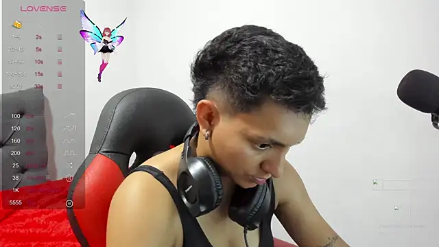 Snapshot of julya_smith69 chatting on September 24, 10:57 pm julya smith69 online show from September 24, 10:57 pm