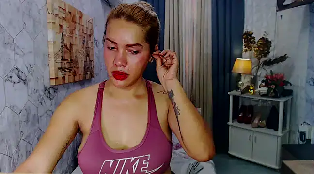 Snapshot of QueenDivineTsx chatting on December 7, 6:21 am QueenDivineTsx online show from December 7, 6:21 am