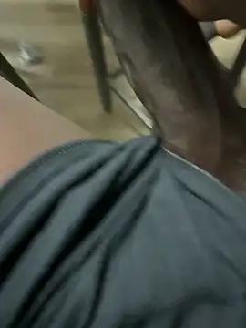 Snapshot of little0245 chatting on February 10, 10:19 pm little0245 online show from February 10, 10:19 pm