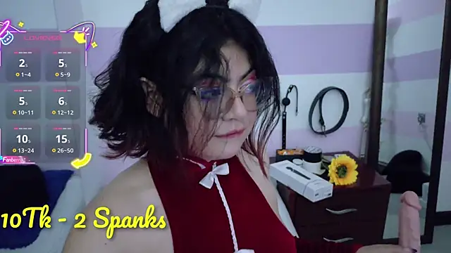 Catwhite  online show from November 28, 5:37 pm