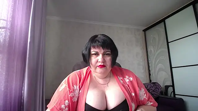 JuicyLady Di online show from May 26, 5:25 am