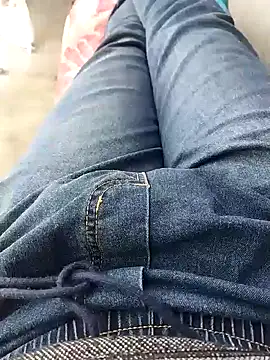 Snapshot of K-27 chatting on October 27, 1:26 pm K-27 online show from October 27, 1:26 pm