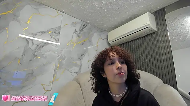 Snapshot of Katemoss70 chatting on February 16, 12:10 pm Katemoss70 online show from February 16, 12:10 pm