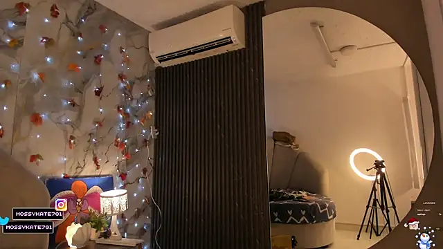 Snapshot of Katemoss70 chatting on December 19, 12:23 pm Katemoss70 online show from December 19, 12:23 pm