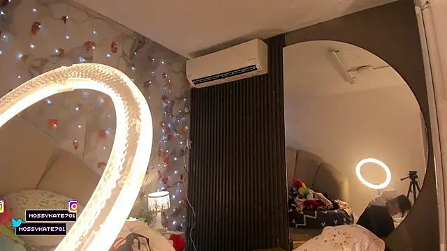 Snapshot of Katemoss70 chatting on December 20, 12:34 pm Katemoss70 online show from December 20, 12:34 pm