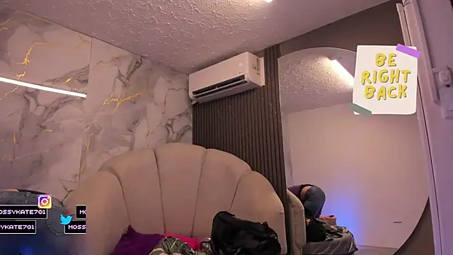 Snapshot of Katemoss70 chatting on February 23, 12:35 pm Katemoss70 online show from February 23, 12:35 pm