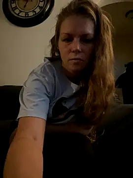 bustybunny25 online show from October 23, 3:44 pm