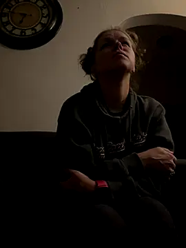 bustybunny25 online show from October 25, 4:20 am