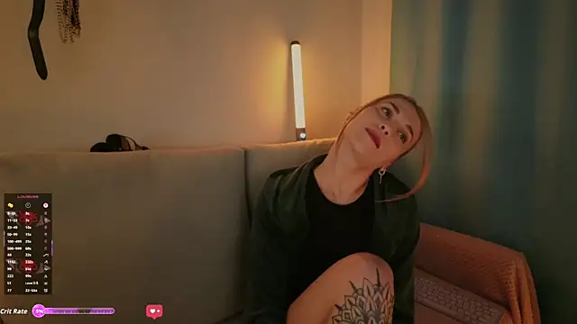 Snapshot of AskAlexa chatting on October 1, 1:44 am AskAlexa online show from October 1, 1:44 am