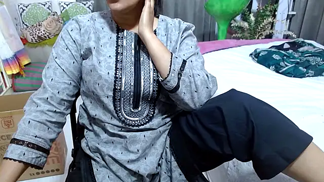 Lovelywife786 online show from February 19, 1:28 pm