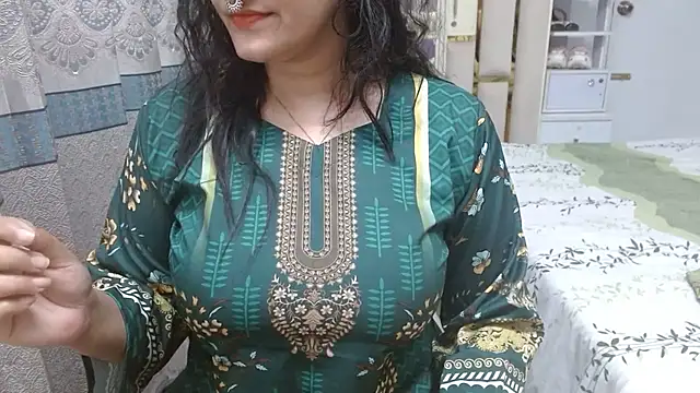 Lovelywife786 online show from November 19, 5:02 pm