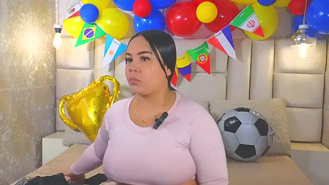 EmilyQueen3x online show from June 26, 1:26 pm