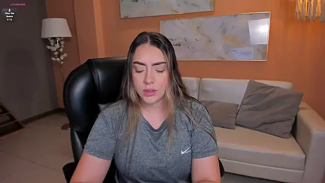 Snapshot of MartinnaBonnet chatting on January 6, 10:57 am MartinnaBonnet online show from January 6, 10:57 am