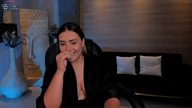 Snapshot of MartinnaBonnet chatting on February 1, 4:33 pm MartinnaBonnet online show from February 1, 4:33 pm