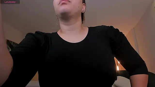 Snapshot of MartinnaBonnet chatting on February 11, 10:48 am MartinnaBonnet online show from February 11, 10:48 am