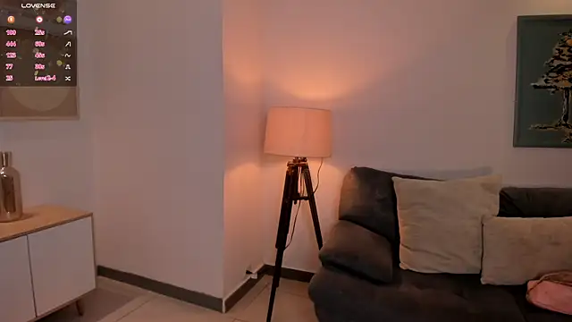 Snapshot of MartinnaBonnet chatting on February 19, 11:25 pm MartinnaBonnet online show from February 19, 11:25 pm