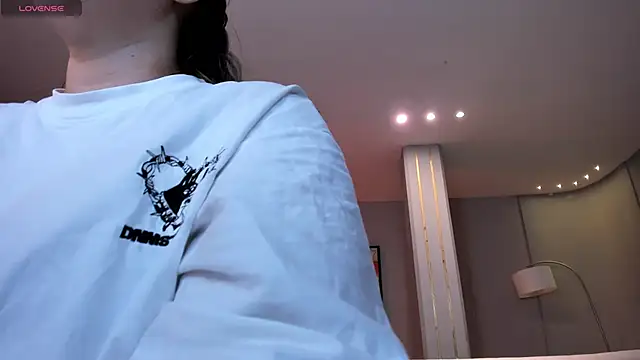 Snapshot of MartinnaBonnet chatting on March 22, 10:28 am MartinnaBonnet online show from March 22, 10:28 am